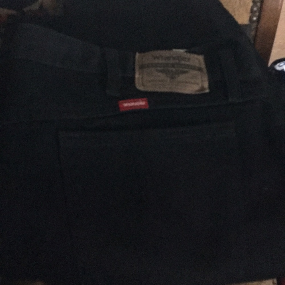 Men’s black jeans 42x30 wrangler relaxed fit